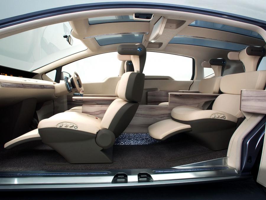  Nissan Serenity 2003 года  (фото 11 из 14)
